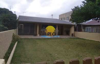 Imagem: A casa possui 3 Dormitórios, 2 Banheiros, 3 Vagas na garagem