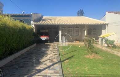 Imagem: A casa possui 2 Dormitórios, 2 Banheiros, 4 Vagas na garagem