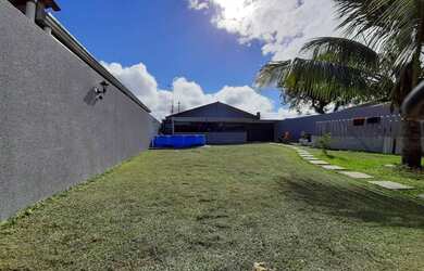 Imagem: A casa possui 4 Dormitórios, 2 Banheiros, 4 Vagas na garagem