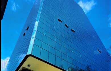 Imagem: O depósito possui 5 Vagas na garagem, 1.015m² de Área e