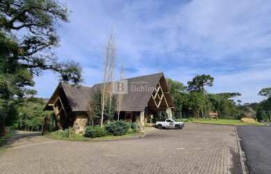 Imagem: O terreno possui 801m² de Área e está localizado em Canela