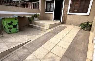 Imagem: A casa possui 2 Dormitórios, 2 Banheiros, 2 Vagas na garagem