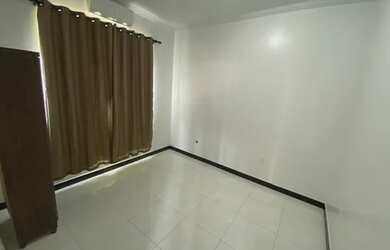 Imagem: A casa possui 3 Dormitórios, 2 Banheiros, 1 Vaga na garagem