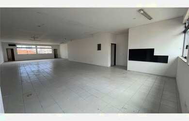 Imagem: O depósito possui 400m² de Área e está localizado em Vila