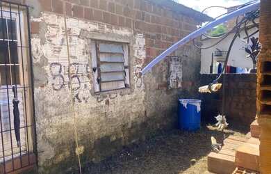 Imagem: A casa possui 1 Dormitório, 1 Banheiro e está localizado