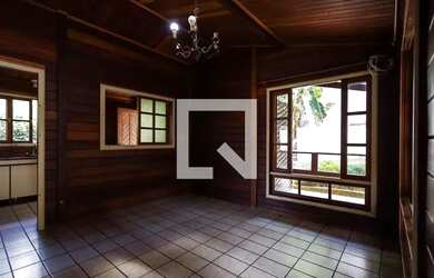 Imagem: A casa possui 2 Dormitórios, 1 Banheiro, 1 Vaga na garagem