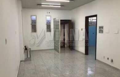 Imagem: O depósito possui 4 Vagas na garagem, 230m² de Área e está