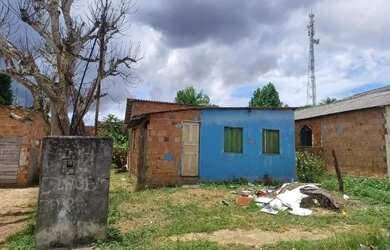 Imagem: A casa possui 4 Dormitórios, 1 Banheiro e 3 Vagas na garagem