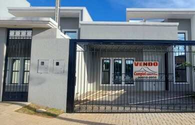 Imagem: A casa possui 3 Dormitórios, 2 Banheiros, 2 Vagas na garagem