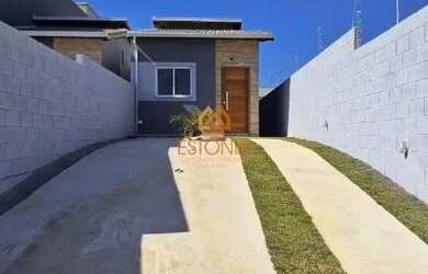 Imagem: A casa e possui 3 Dormitórios, Suítes, 2 Banheiros, 3 Vagas