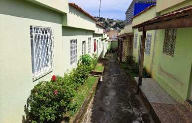 Imagem: A casa possui 2 Dormitórios, 1 Banheiro, 1 Vaga na garagem