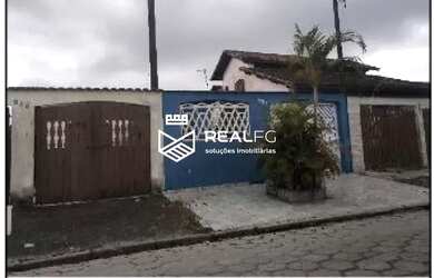 Imagem: A casa possui 1 Dormitório, 1 Banheiro, 1 Vaga na garagem