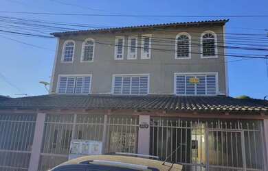 Imagem: A casa possui 4 Dormitórios, 3 Banheiros, 2 Vagas na garagem