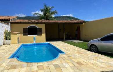 Imagem: A casa possui 2 Dormitórios, 2 Banheiros, 2 Vagas na garagem