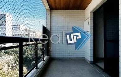 Imagem: O apartamento possui 3 Dormitórios, 2 Banheiros, 2 Vagas na