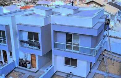 Imagem: A casa possui 2 Dormitórios, 2 Banheiros, 2 Vagas na garagem