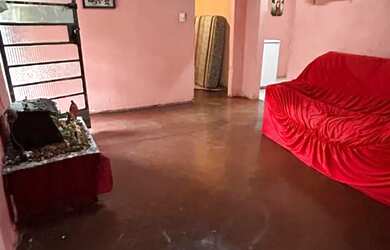 Imagem: A casa possui 3 Dormitórios, 1 Banheiro e 360m² de Área e