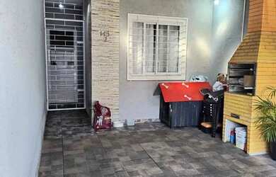 Imagem: A casa possui 2 Dormitórios, 2 Banheiros, 1 Vaga na garagem