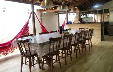 Imagem: A casa em condomínio possui 4 Dormitórios, 5 Banheiros, 2