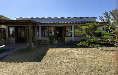 Imagem: A casa possui 2 Dormitórios, 2 Banheiros, 1 Vaga na garagem