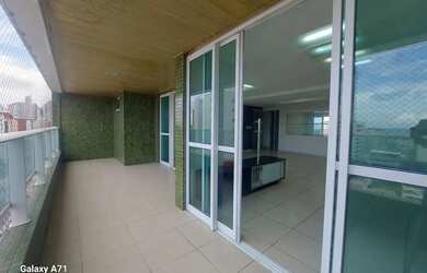 Imagem: O apartamento possui 3 Dormitórios, 5 Banheiros, 3 Vagas na