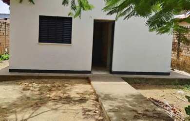 Imagem: A casa possui 2 Dormitórios, 1 Banheiro, 5 Vagas na garagem