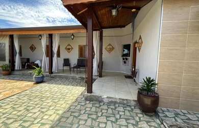 Imagem: A casa em condomínio possui 5 Dormitórios, 5 Banheiros, 5