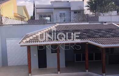 Imagem: A casa em condomínio para alugar possui 3 Dormitórios, 5 Banheiros