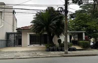 Imagem: A casa possui 5 Dormitórios, 2 Banheiros, 5 Vagas na garagem