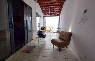 Imagem: A casa possui 3 Dormitórios, 3 Banheiros, 2 Vagas na garagem