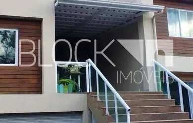 Imagem: A casa em condomínio possui 5 Dormitórios, 5 Banheiros, 4