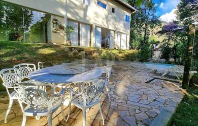 Imagem: A casa em condomínio possui 5 Dormitórios, 5 Banheiros, 4