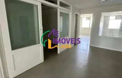 Imagem: O depósito possui 1 Vaga na garagem e 163m² de Área e está