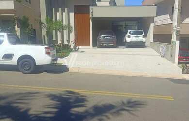 Imagem: A casa em condomínio possui 4 Dormitórios, 5 Banheiros, 4