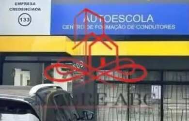 Imagem: A casa possui 3 Dormitórios, 3 Banheiros, 4 Vagas na garagem