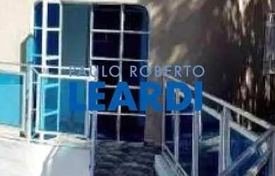 Imagem: A casa possui 4 Dormitórios, 3 Banheiros, 5 Vagas na garagem