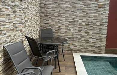 Imagem: A casa em condomínio possui 4 Dormitórios, 4 Banheiros, 2