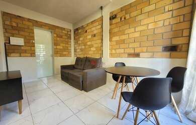 Imagem: A casa possui 1 Dormitório, 1 Banheiro, 1 Vaga na garagem