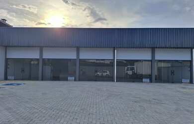 Imagem: O depósito possui 5 Vagas na garagem, 175m² de Área e Imóvel