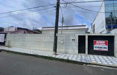 Imagem: Casa com 03 quartos no Bairro Parque Dez - Excelente localização!