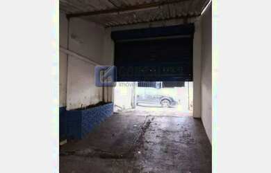 Imagem: O depósito possui 1 Vaga na garagem, 200m² de Área e está