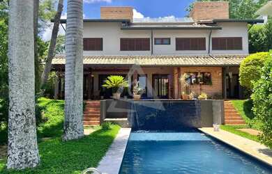 Imagem: A casa em condomínio possui 5 Dormitórios, 4 Banheiros, 3