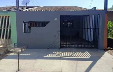 Imagem: A casa possui 2 Dormitórios, 2 Banheiros, 1 Vaga na garagem