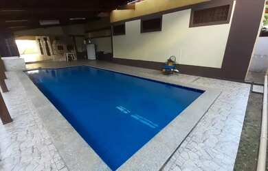 Imagem: A casa possui 3 Dormitórios, 4 Banheiros, 3 Vagas na garagem