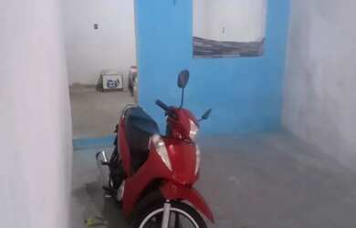 Imagem: A casa possui 2 Dormitórios, 1 Banheiro, 1 Vaga na garagem