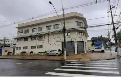 Imagem: O depósito possui 5 Vagas na garagem, 372m² de Área e está