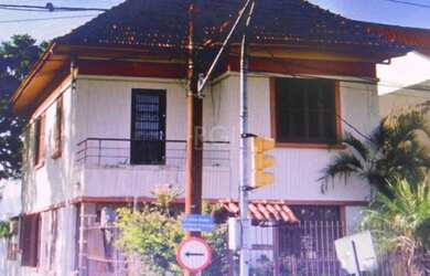 Imagem: A casa possui 3 Dormitórios, 3 Banheiros, 3 Vagas na garagem