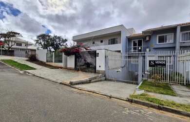 Imagem: A casa possui 2 Dormitórios, 3 Banheiros, 2 Vagas na garagem