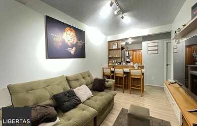 Imagem: A casa possui 3 Dormitórios, 1 Banheiro, 2 Vagas na garagem