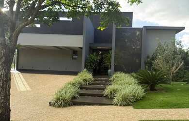 Imagem: A casa em condomínio possui 3 Dormitórios, 5 Banheiros, 4